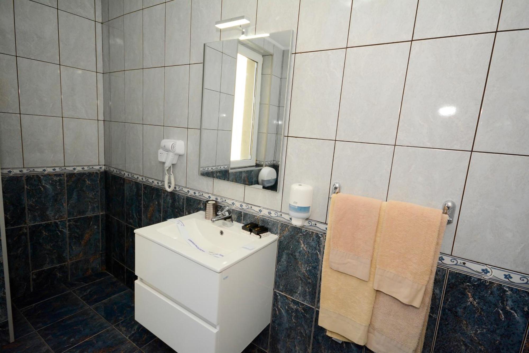 Hotel Andre'S Craiova Extérieur photo