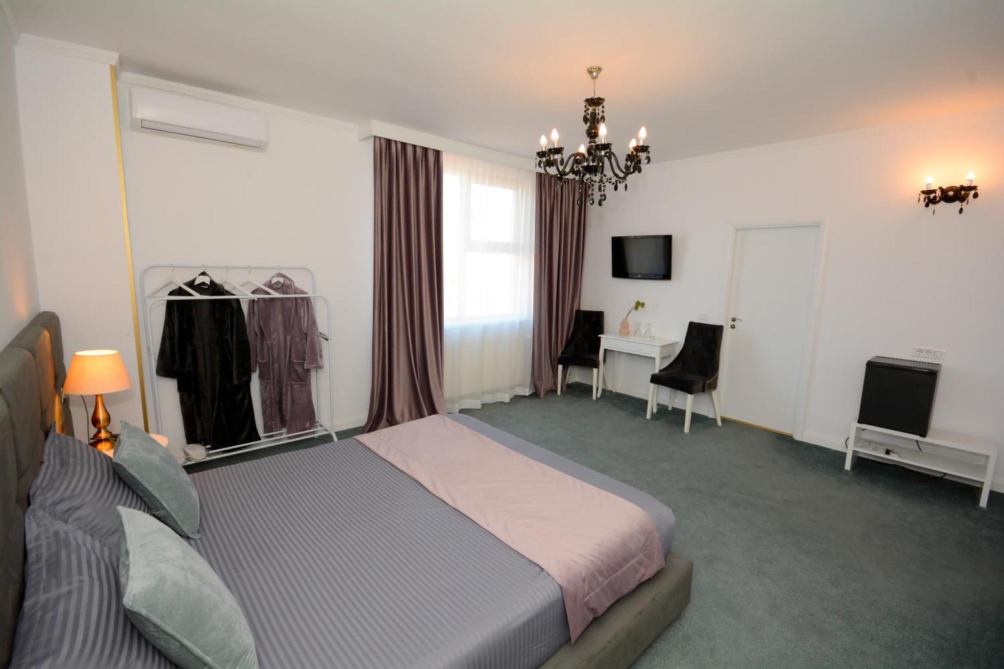 Hotel Andre'S Craiova Extérieur photo