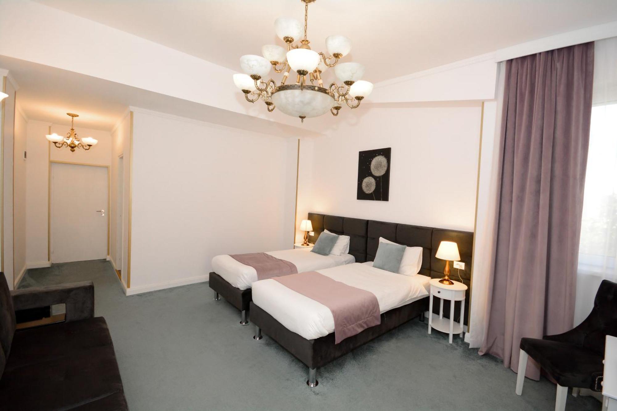 Hotel Andre'S Craiova Extérieur photo