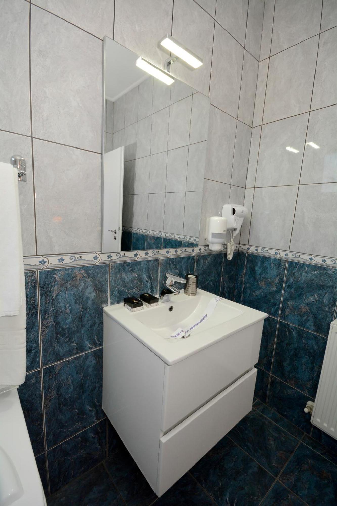 Hotel Andre'S Craiova Extérieur photo