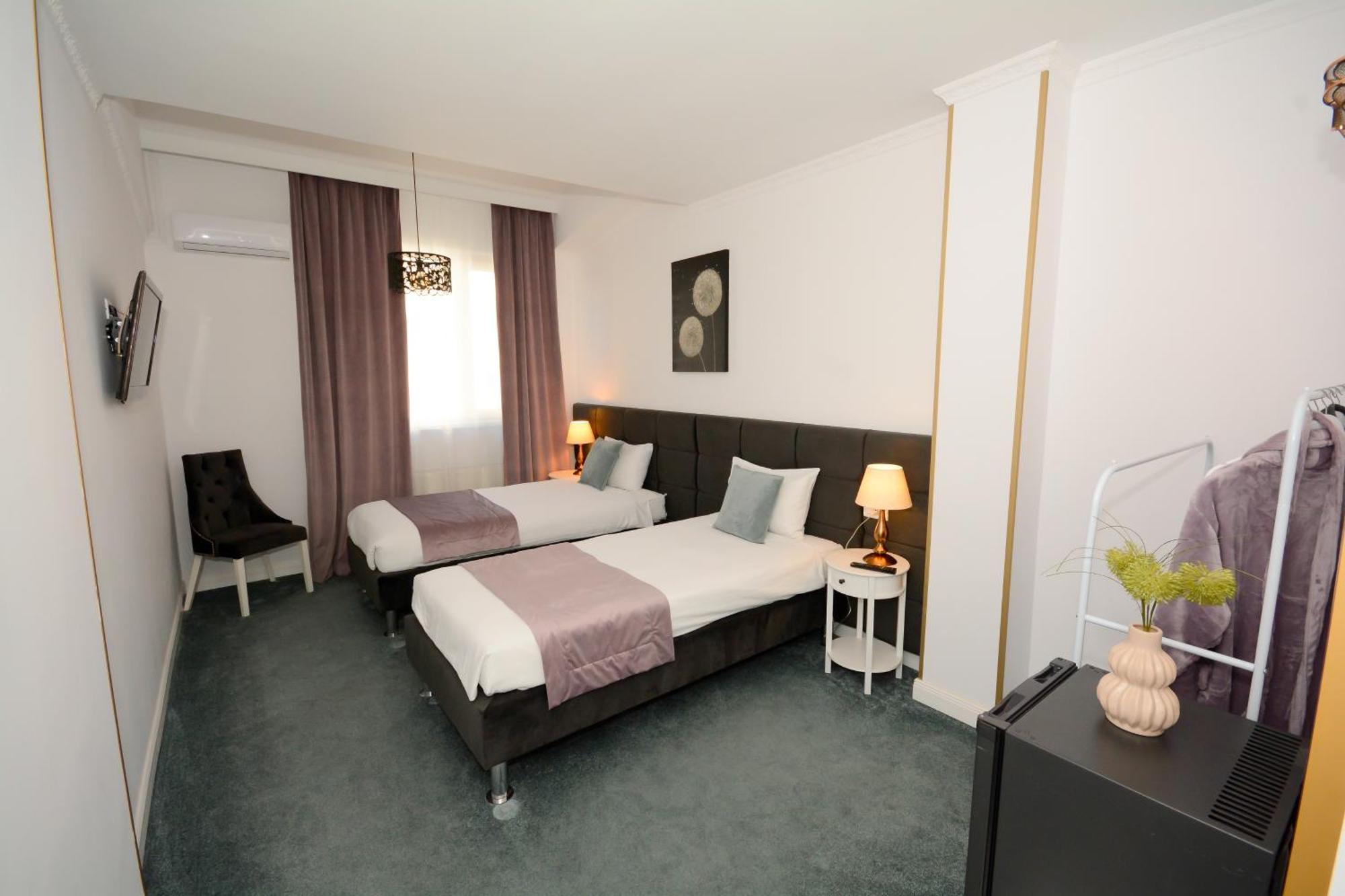 Hotel Andre'S Craiova Extérieur photo