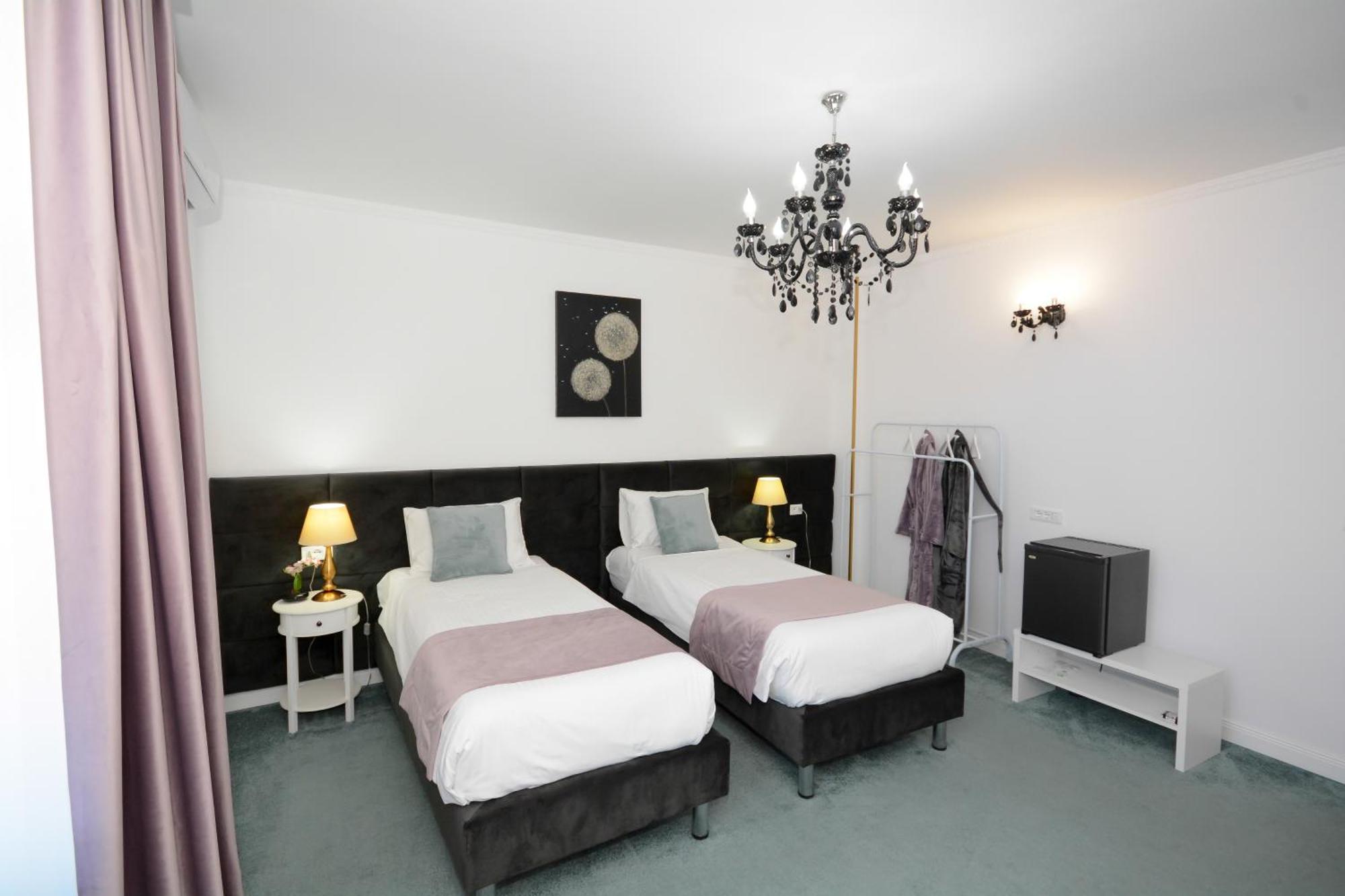 Hotel Andre'S Craiova Extérieur photo