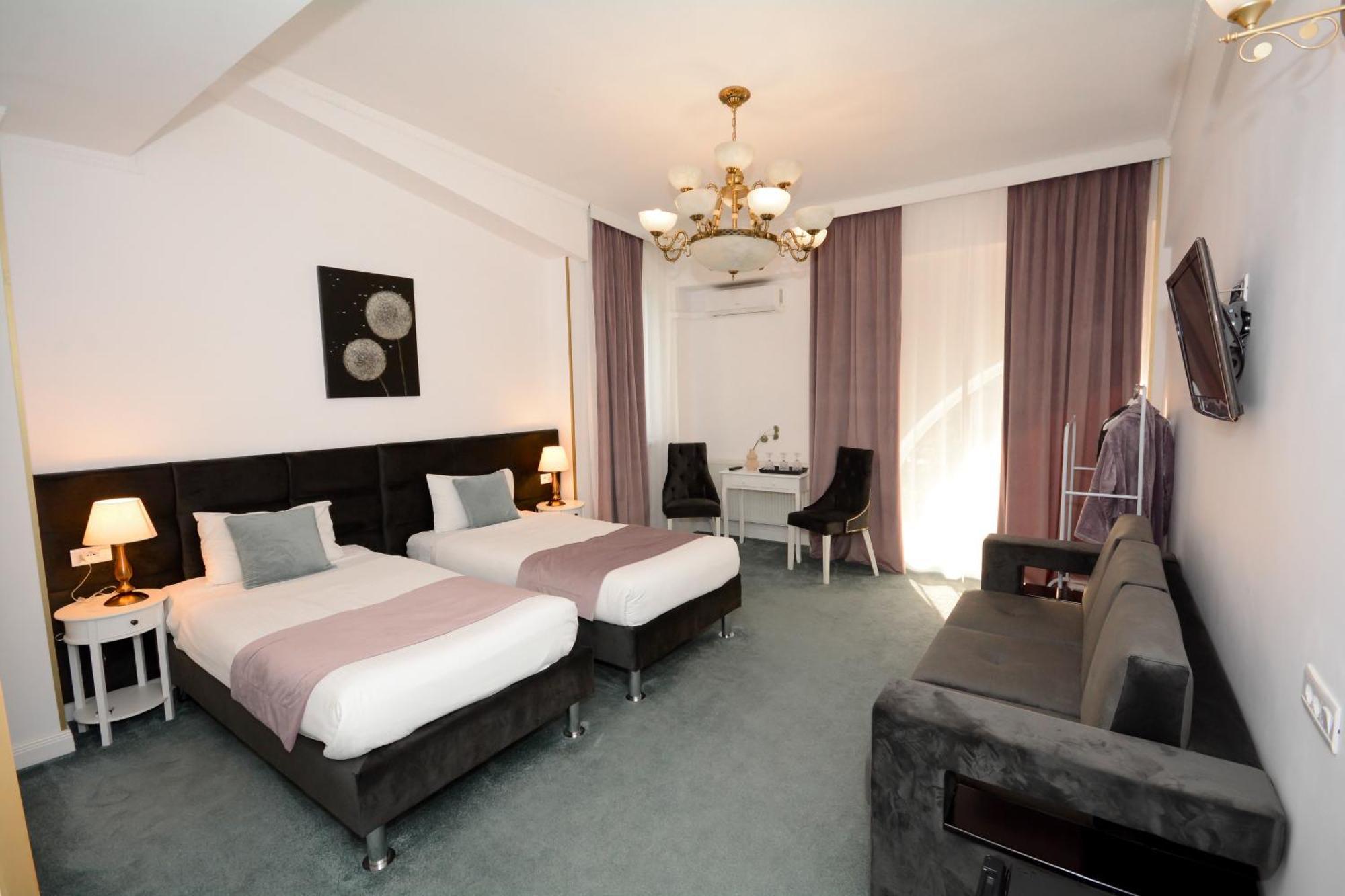 Hotel Andre'S Craiova Extérieur photo