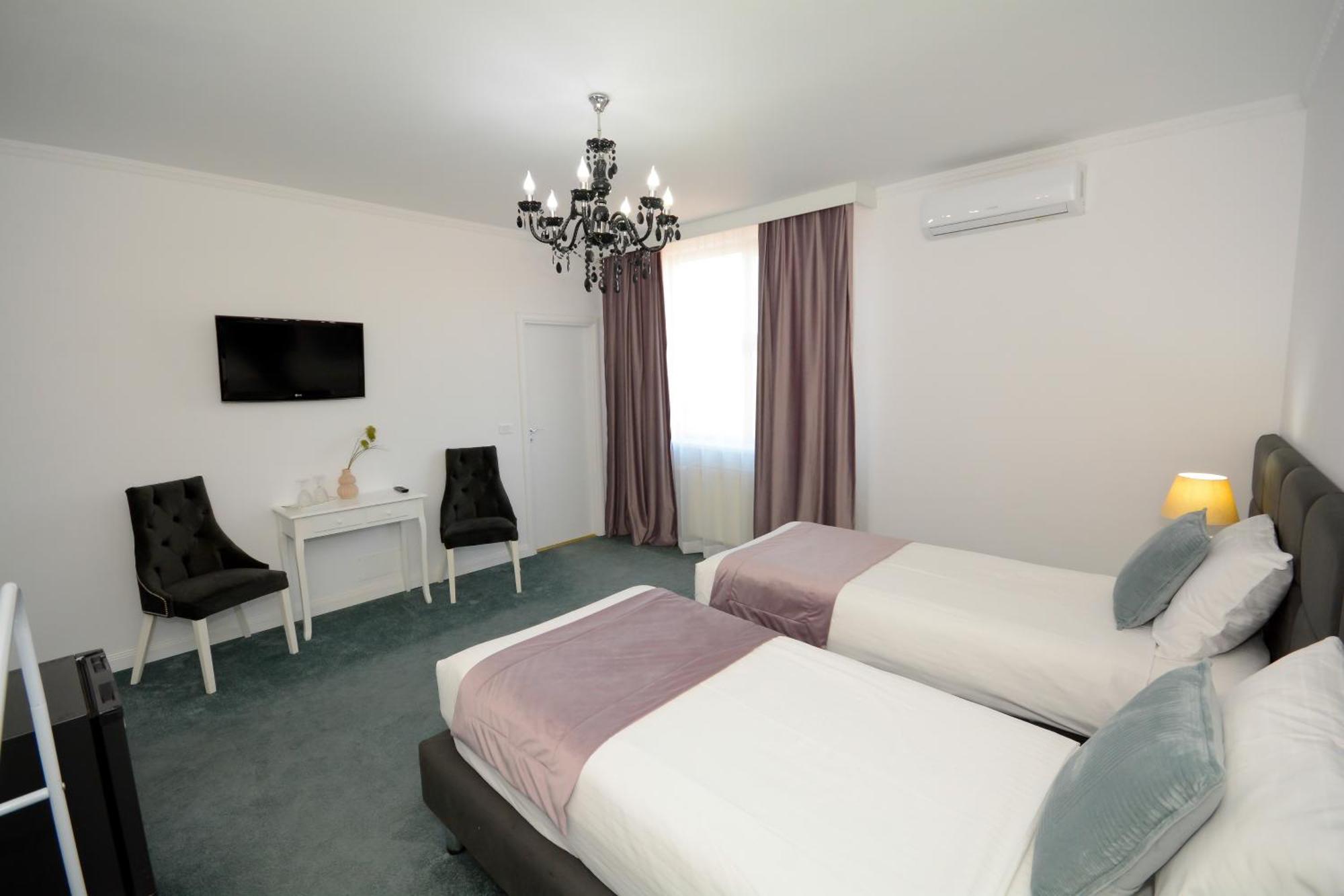 Hotel Andre'S Craiova Extérieur photo