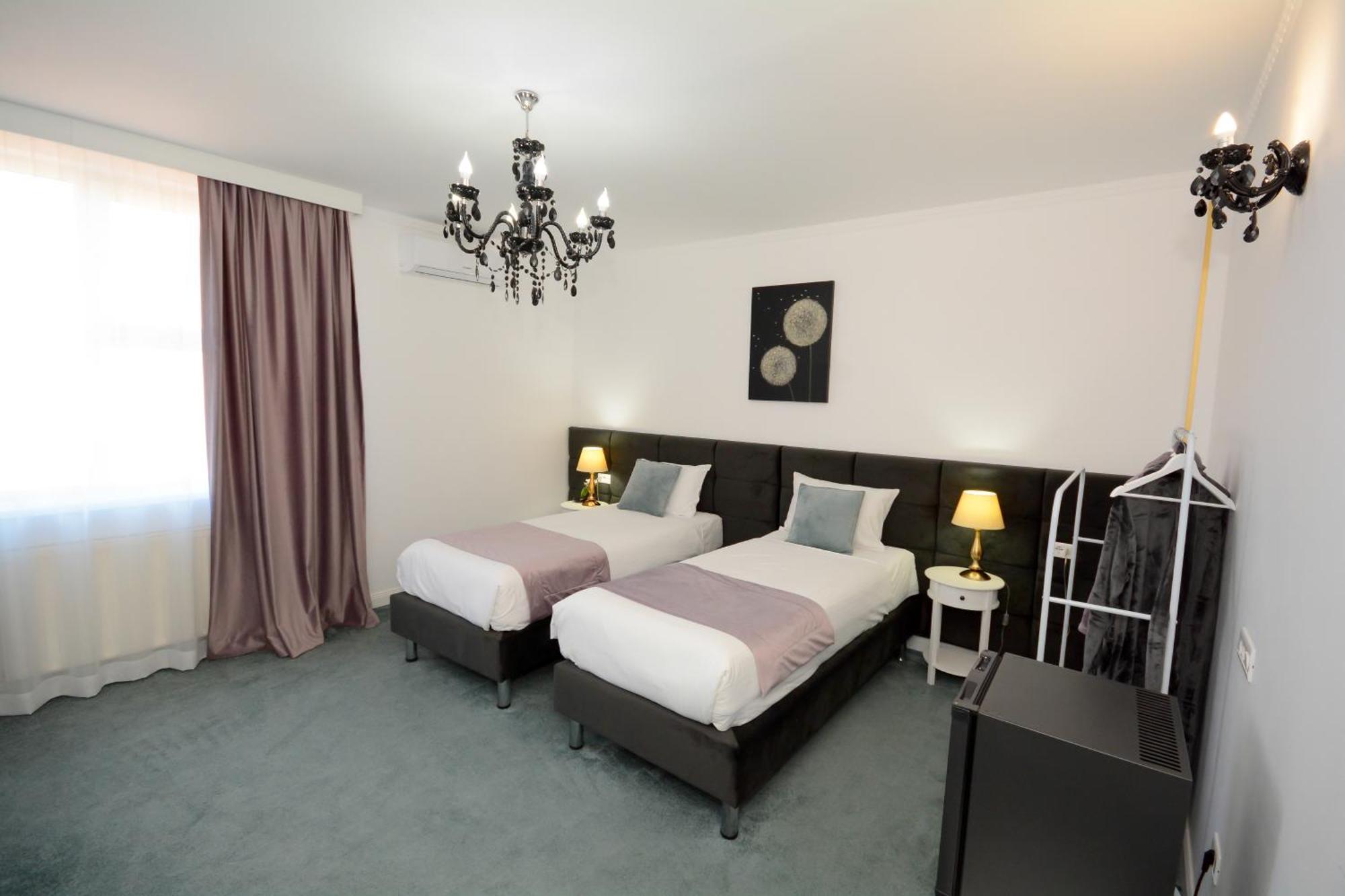 Hotel Andre'S Craiova Extérieur photo