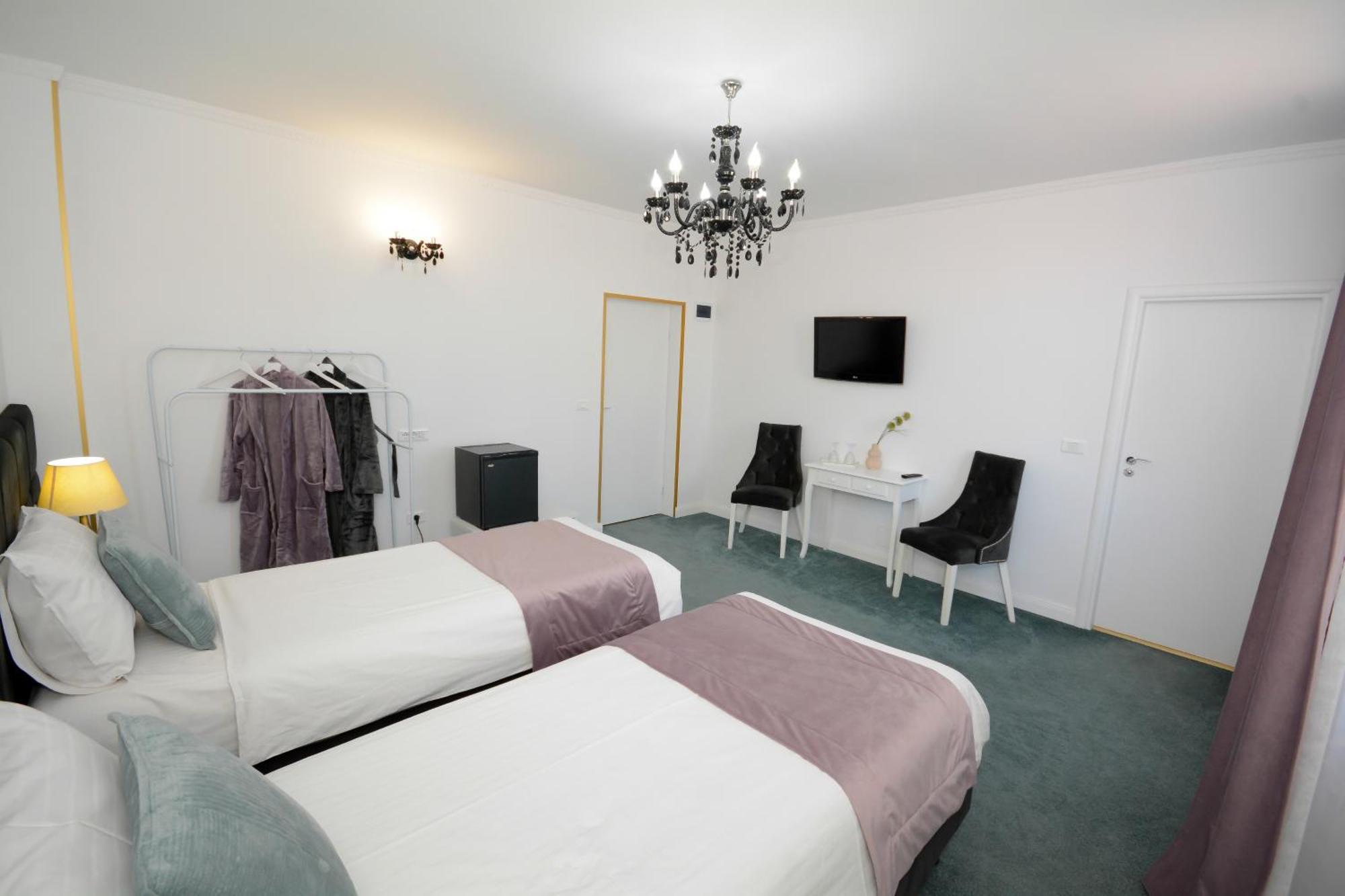 Hotel Andre'S Craiova Extérieur photo