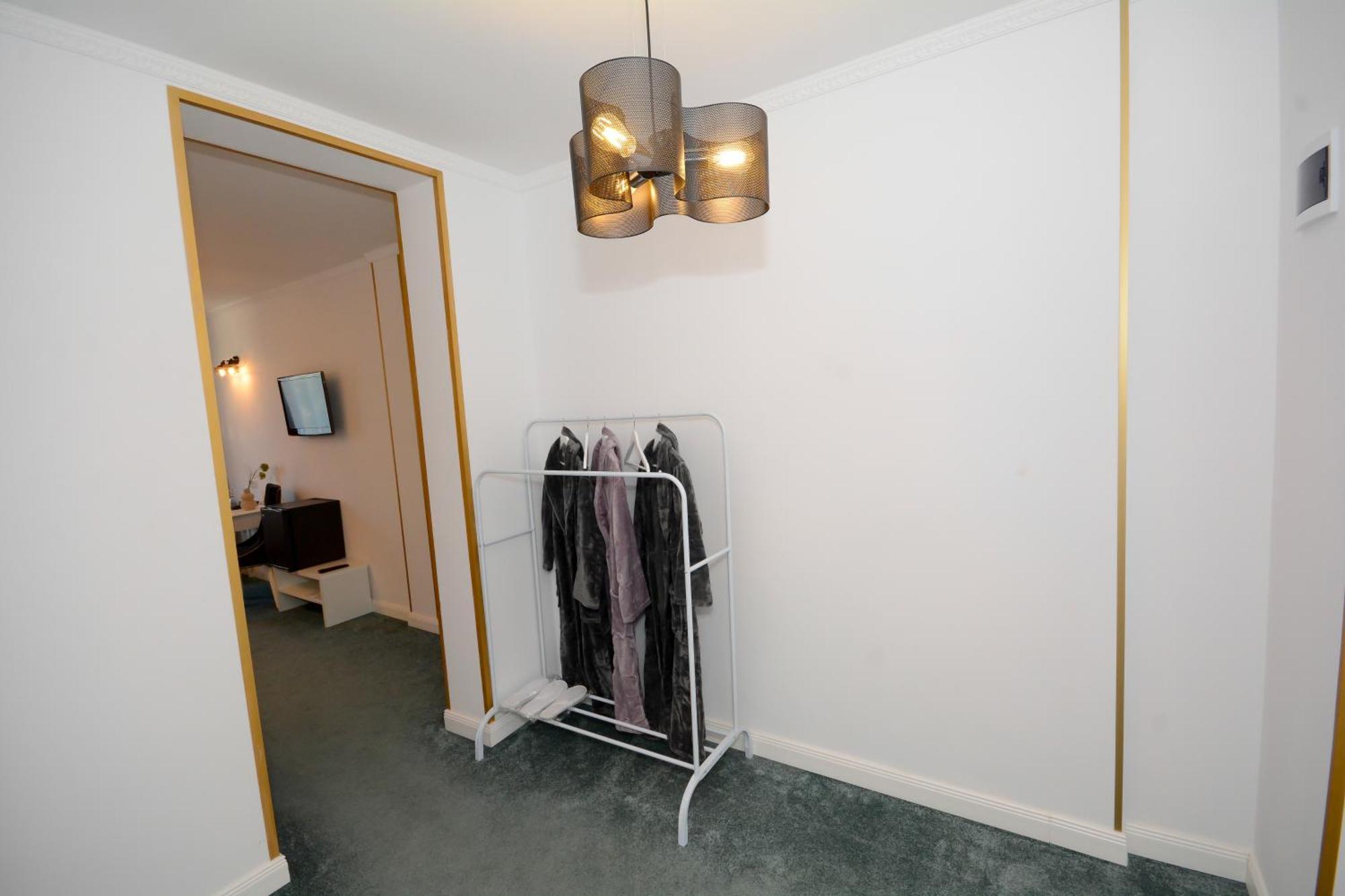 Hotel Andre'S Craiova Extérieur photo