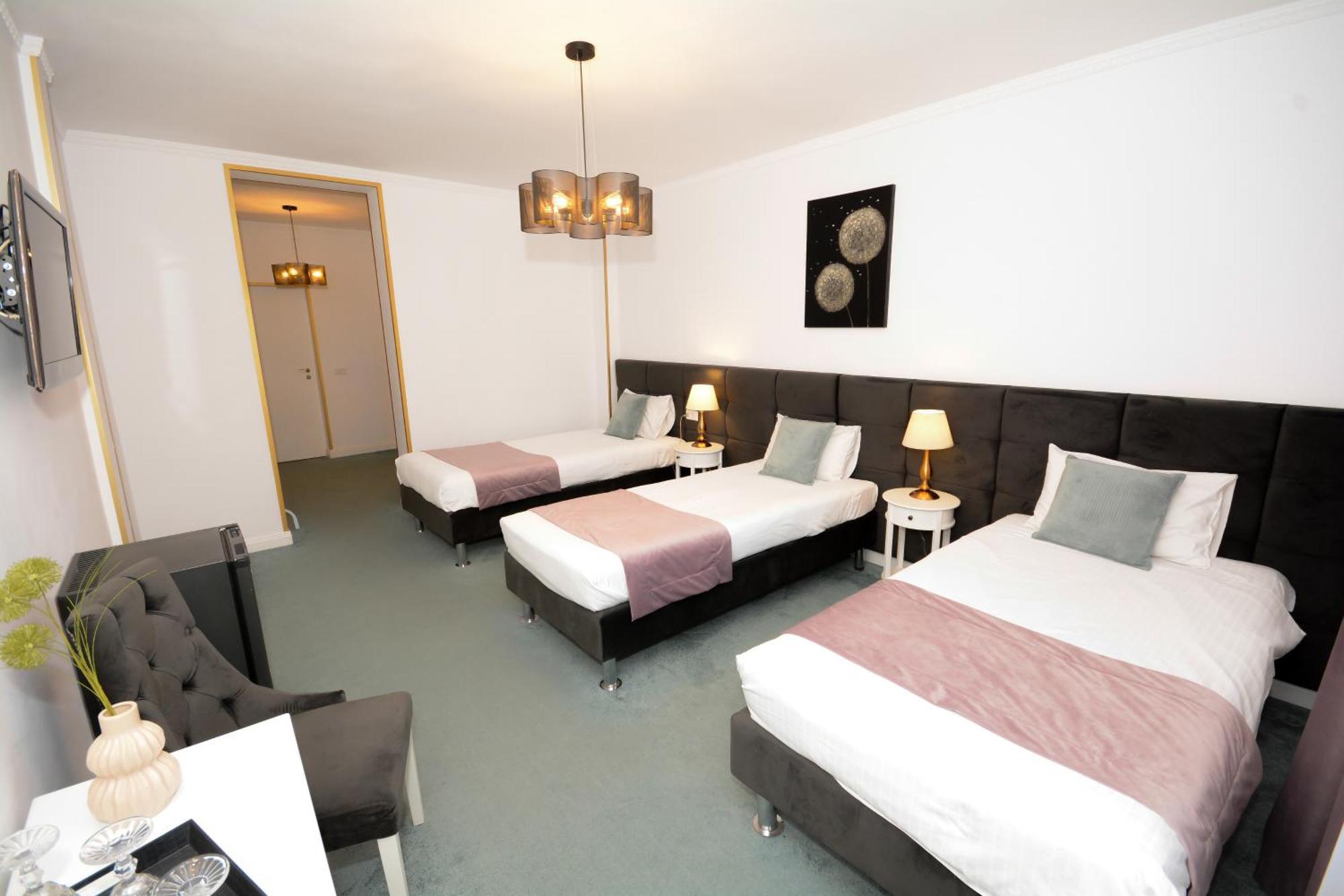 Hotel Andre'S Craiova Extérieur photo