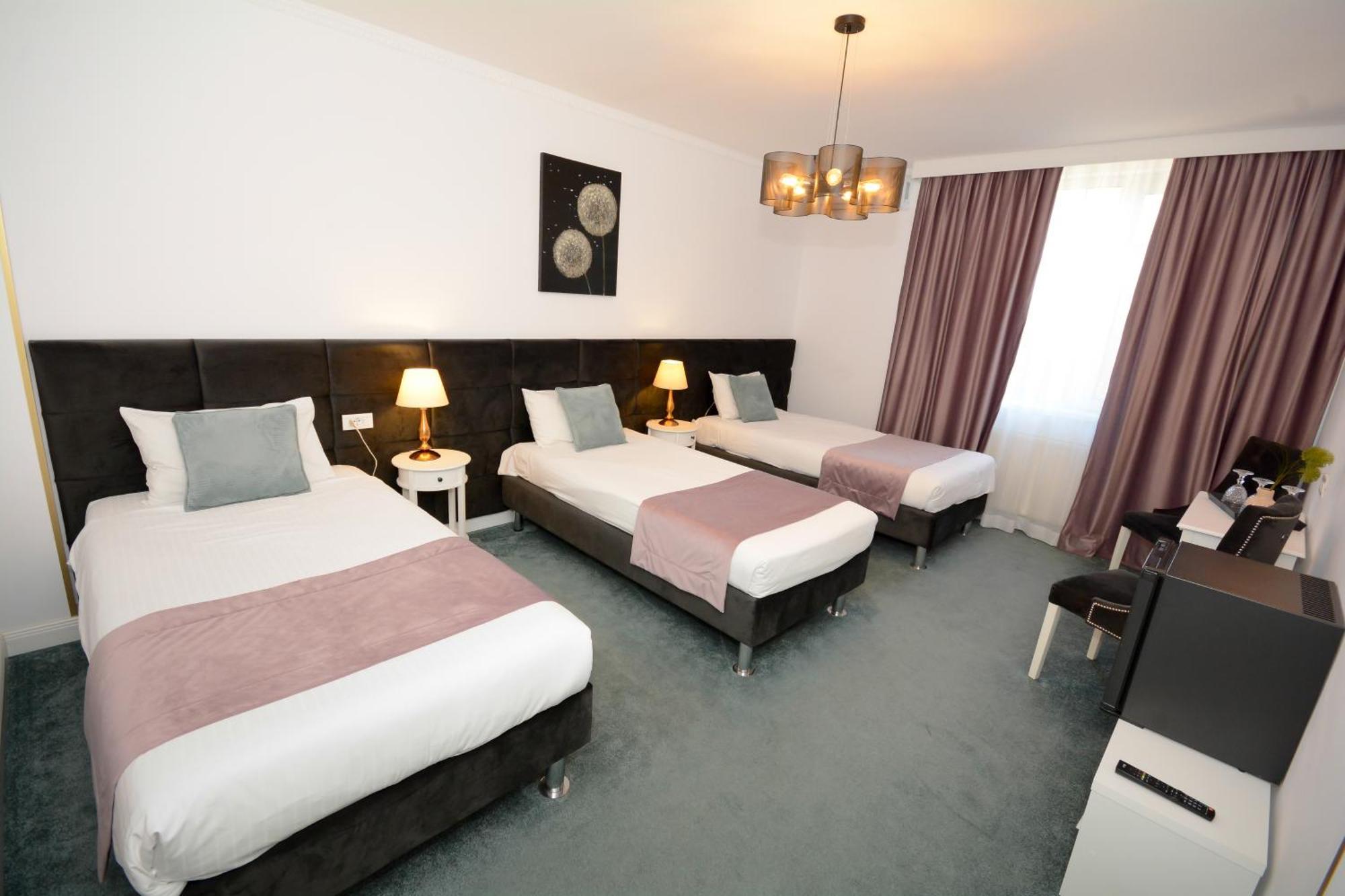 Hotel Andre'S Craiova Extérieur photo