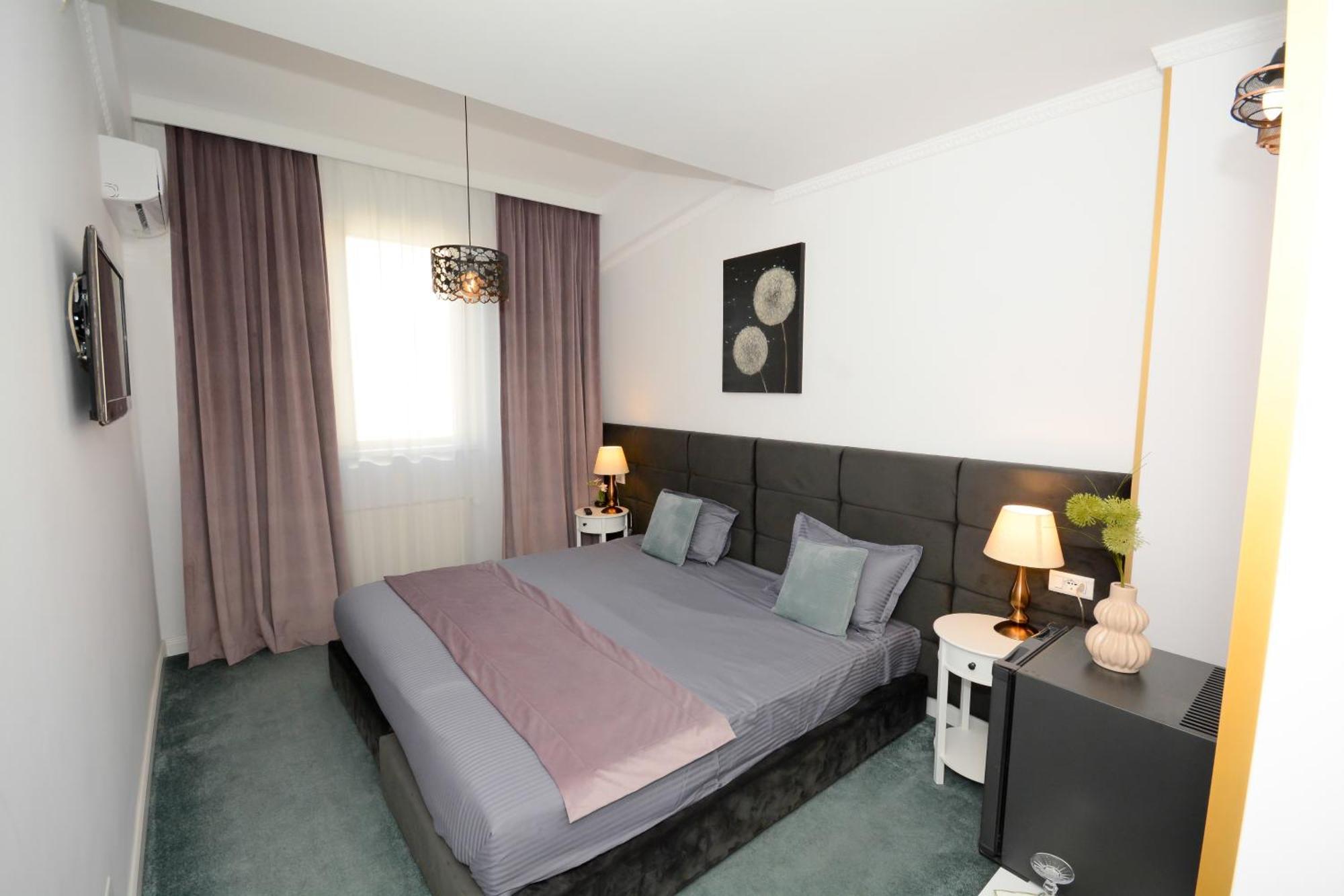 Hotel Andre'S Craiova Extérieur photo