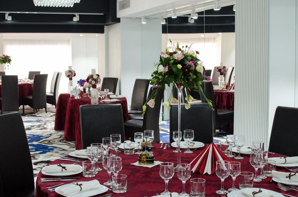 Hotel Andre'S Craiova Extérieur photo
