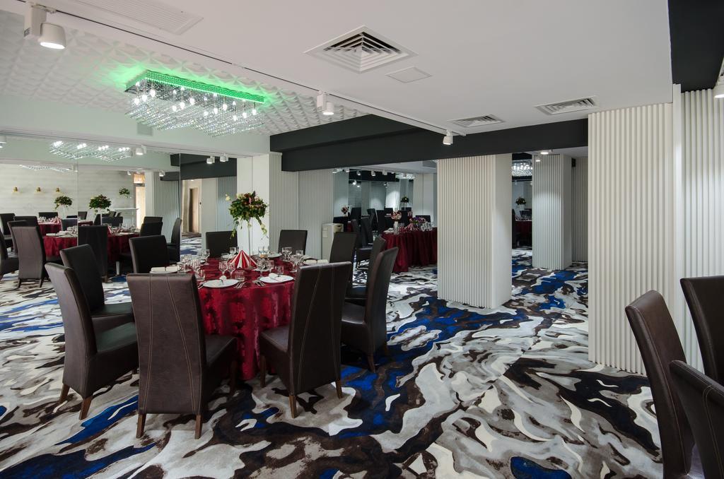 Hotel Andre'S Craiova Extérieur photo